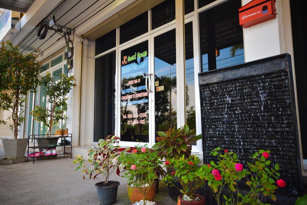 Jc Guesthouse @ Suratthani Airport Surat Thani Exterior foto